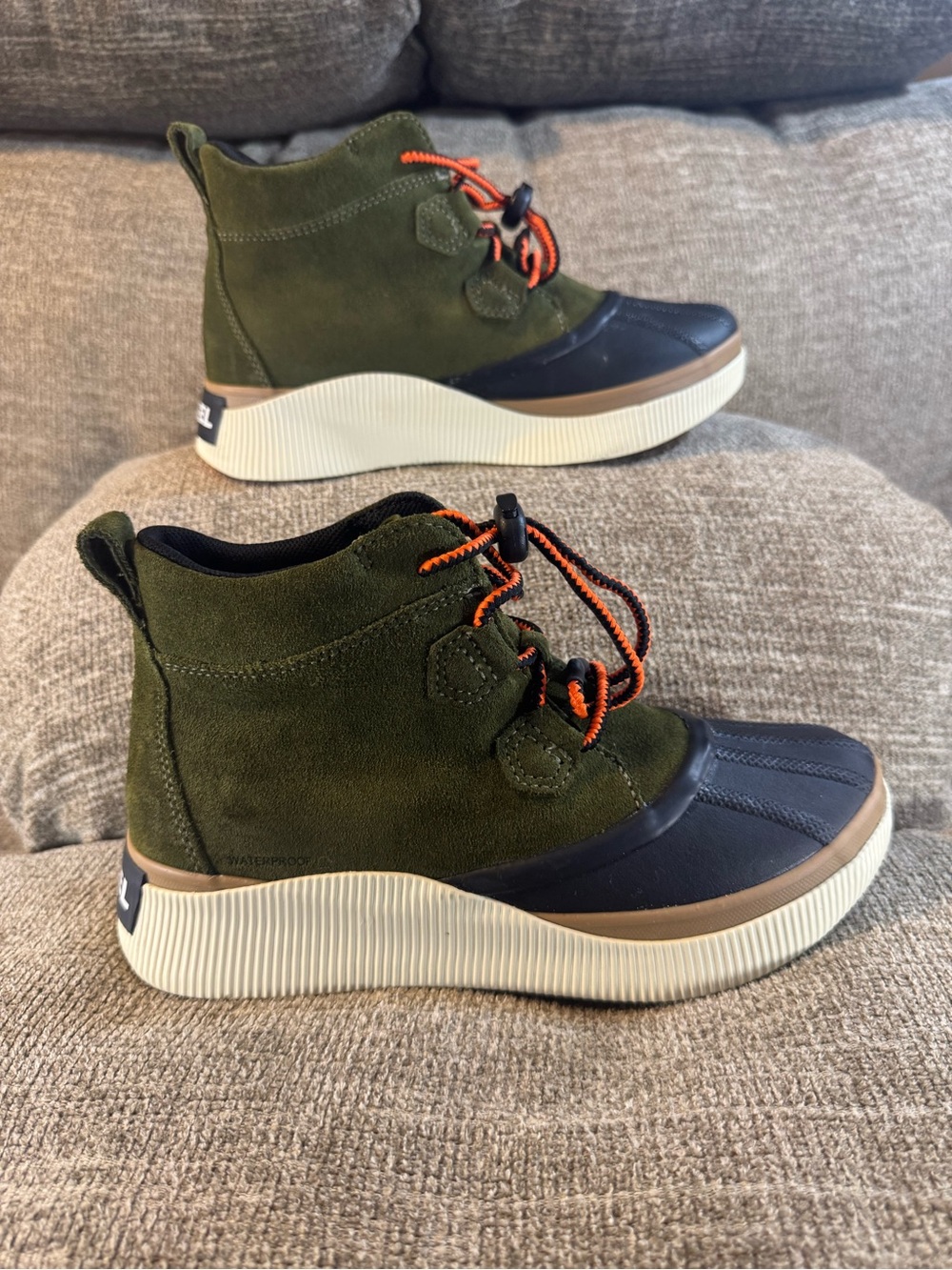 SOREL Out N About IV Classic Waterproof Boots Utility Green/Black Size 6